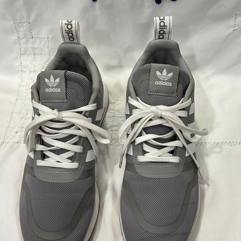 Adidas sneakers like new